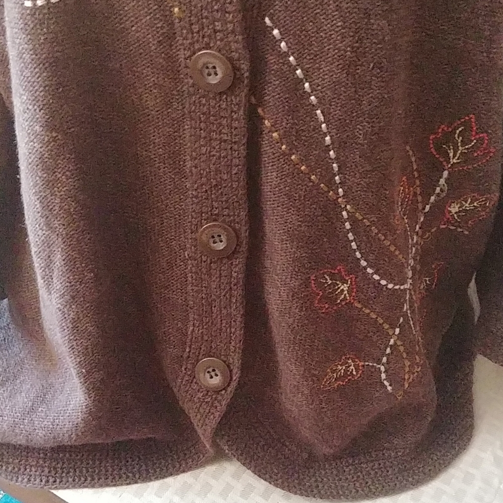 Cute Fall Sweater! - Picture 3 of 7